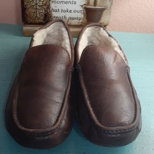 UGG SLIPPERS SZ 9